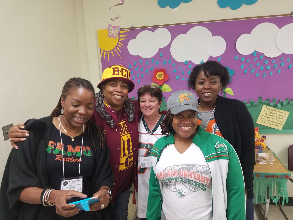 TeresaMMajor's tweet photo. We got spirit! 
Yes we Do! 
We got spirit 
In room 2-1-2!
#seasonofleadership https://t.co/J5Fm8AGgGd