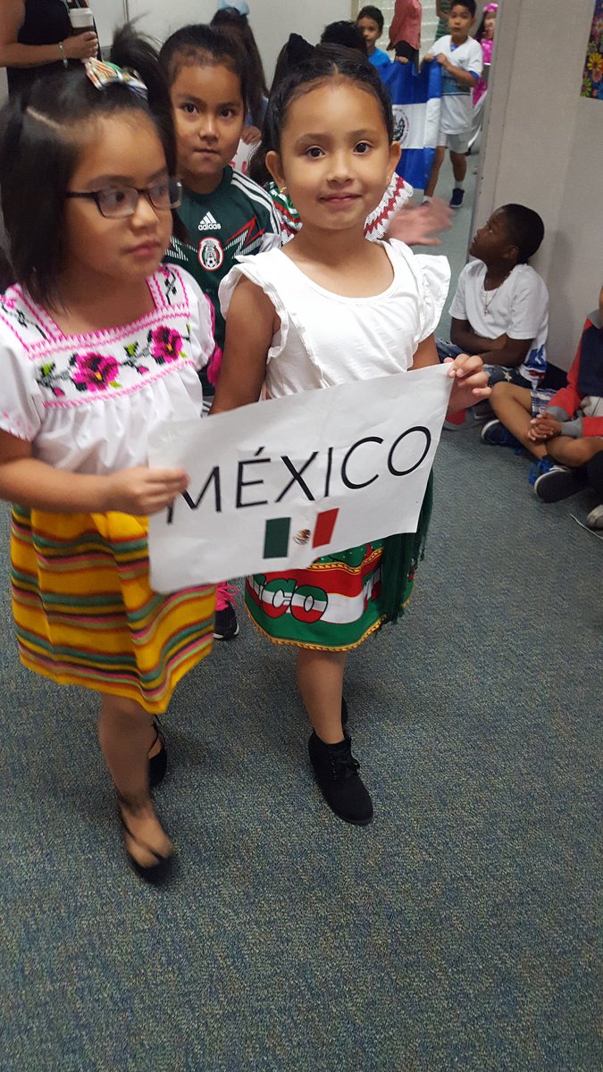 MHE_Hawks's tweet photo. Celebrating our different cultures 
#MulticulturalParade
#HolleyHawks https://t.co/YCoiHgjCfI