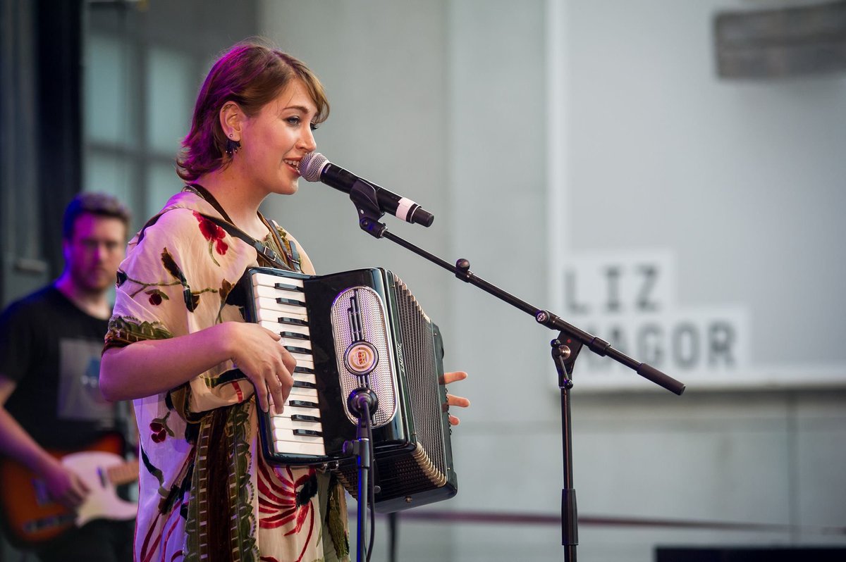 Découvrez les huit chansonneurs qui feront partie de #DestinationChansonFleuve lafab.tv/2rDjro7 #LaFab
