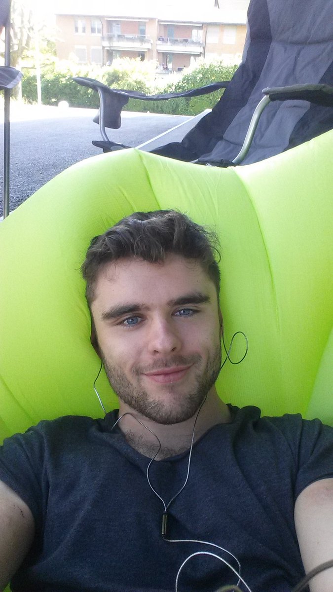 TobyGold18's tweet image. Extremely happy with100m  200m PB/ER today! Congrats to everyone! Some great Pbs and Wrs all round @BritAthletics #comfyrecovery #OZpayoff !