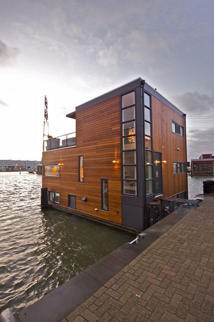 Плавучая дача хаусбот. Дом bot. Плавающий дом. Fisher 175 хаусбот. Хаусбот futura 180.