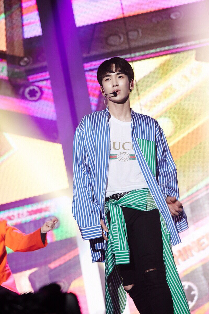 shinee525_idn's tweet photo. [Vyrl] 170525 #SHINee #SHINe9DAY #9파티 -3 https://t.co/v2LBMmaAjs