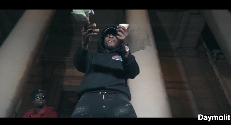 Rapelite's tweet photo. #Zé collabore avec #Fosko pour son nouveau clip « Everest » https://t.co/MnhZOBPglO https://t.co/t82p1IDCZh