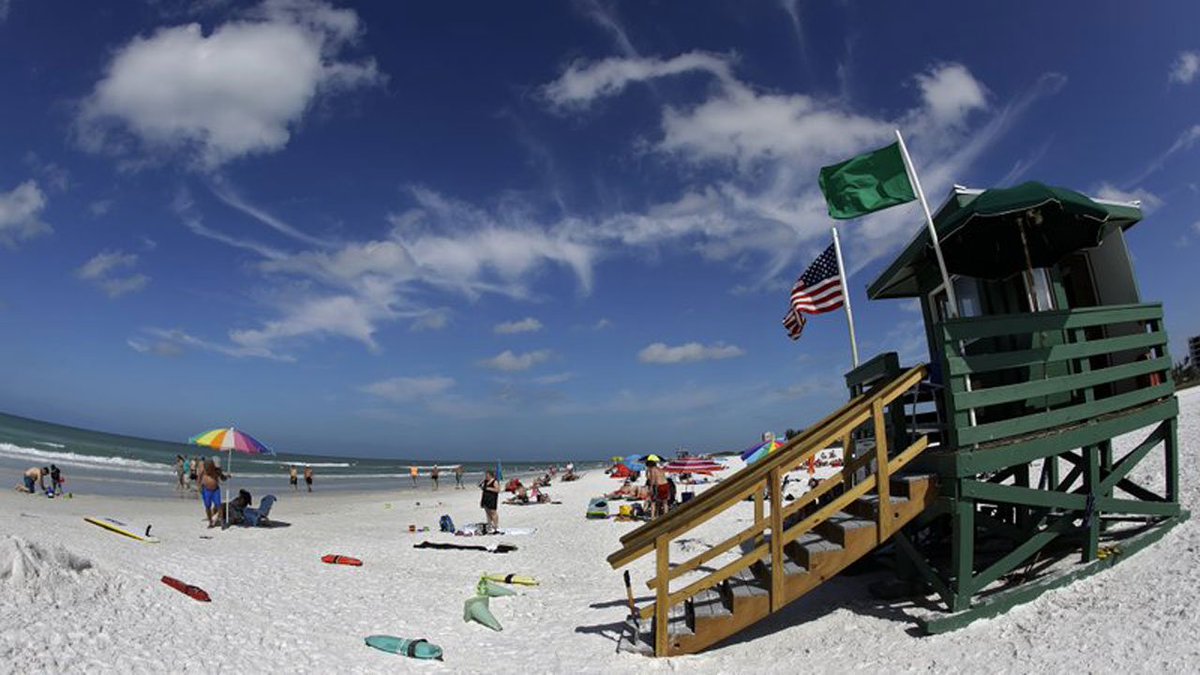 Dr. Beach names Florida's Siesta Beach best beach in U.S. bit.ly/2rYKI0T https://t.co/wENNi5dofl