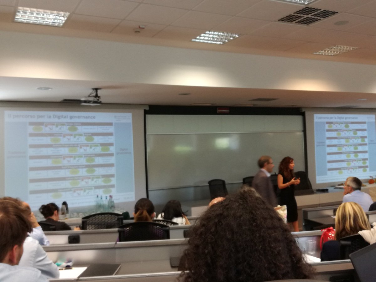 IRL_Assintel's tweet photo. Il GdL al @MIP_PoliMi per workshop sull'#innovazione nel #retail con grandi brand e provider @Osserv_Digital https://t.co/HLKxSUAFPU