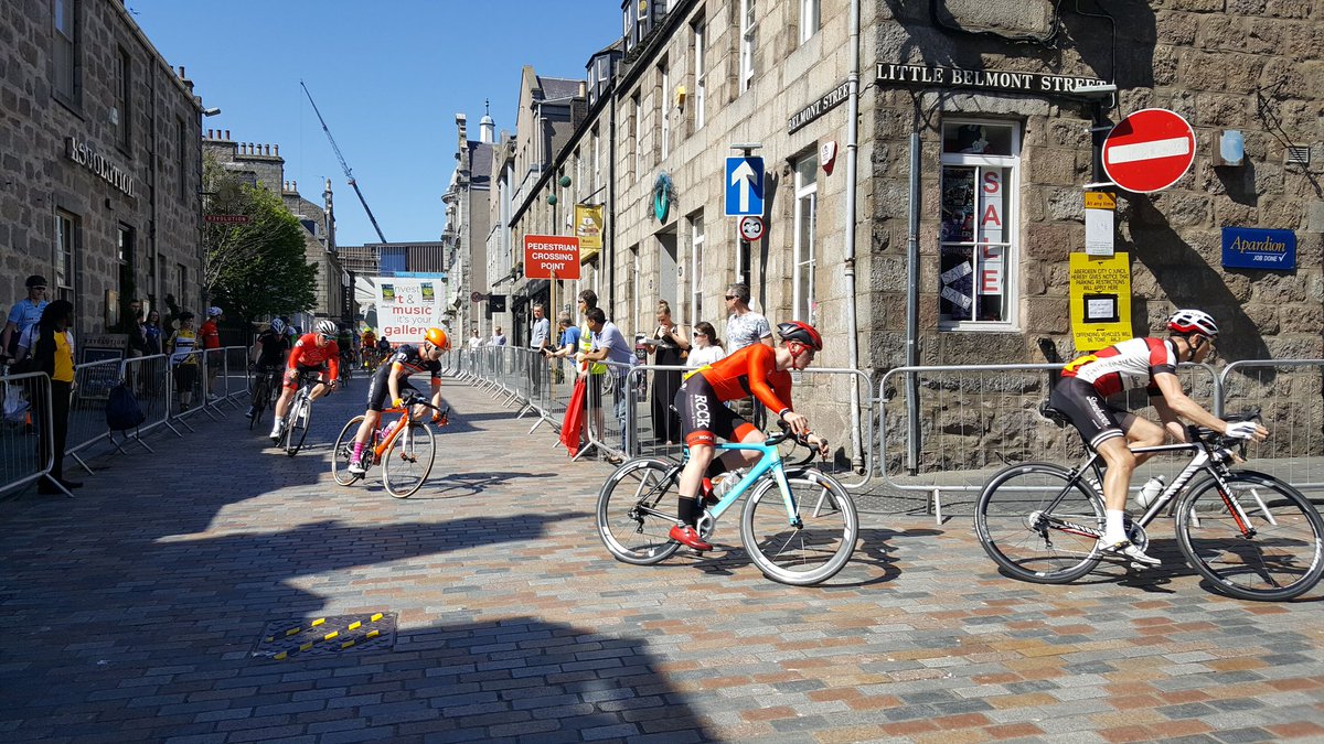 Seventeen_AB's tweet photo. Seventeen is a great spot to watch the cycling action from the Tour Series today. 😎🚴‍♂️🥇🥈🥉🚴‍♀️ https://t.co/tSHAxtsksS