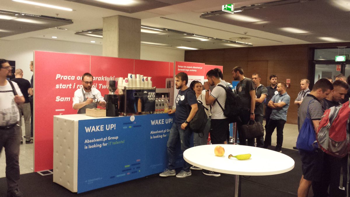 Sorigo_pl's tweet photo. O tej porze na @code_europe bez kawy nie da się. A do kawy goferek i fliperek. #code_europe https://t.co/RLGLAoengA
