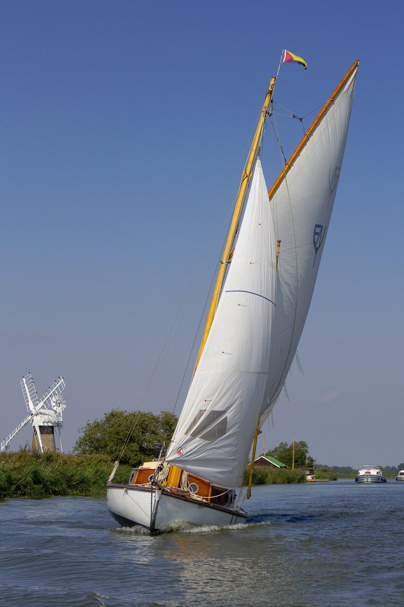 Have you seen the weather for this weekend? 🤣🤣 Wouldn't you like to stay cool whilst sailing on the Norfolk Broads? Call us 01493750430
