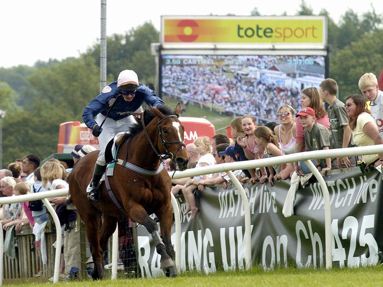 HolkerGroup's tweet photo. Just 2 days to go til the 1st meeting @Cartmelrace! Can't wait! Sprinklers are on, marquees are up, sunshine is out! https://t.co/Zgpfm8P2sA https://t.co/jzhY3Yosug