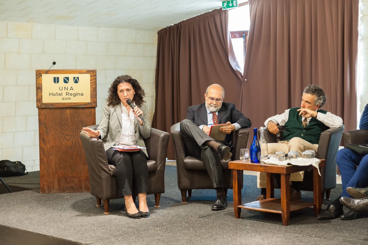 cru_unipol's tweet photo. L'applaudito intervento di Valentina Fiore @LiberaTerra @libera_annclm a #meridee #festivalsvilupposostenibile https://t.co/x8xbH6WPru
