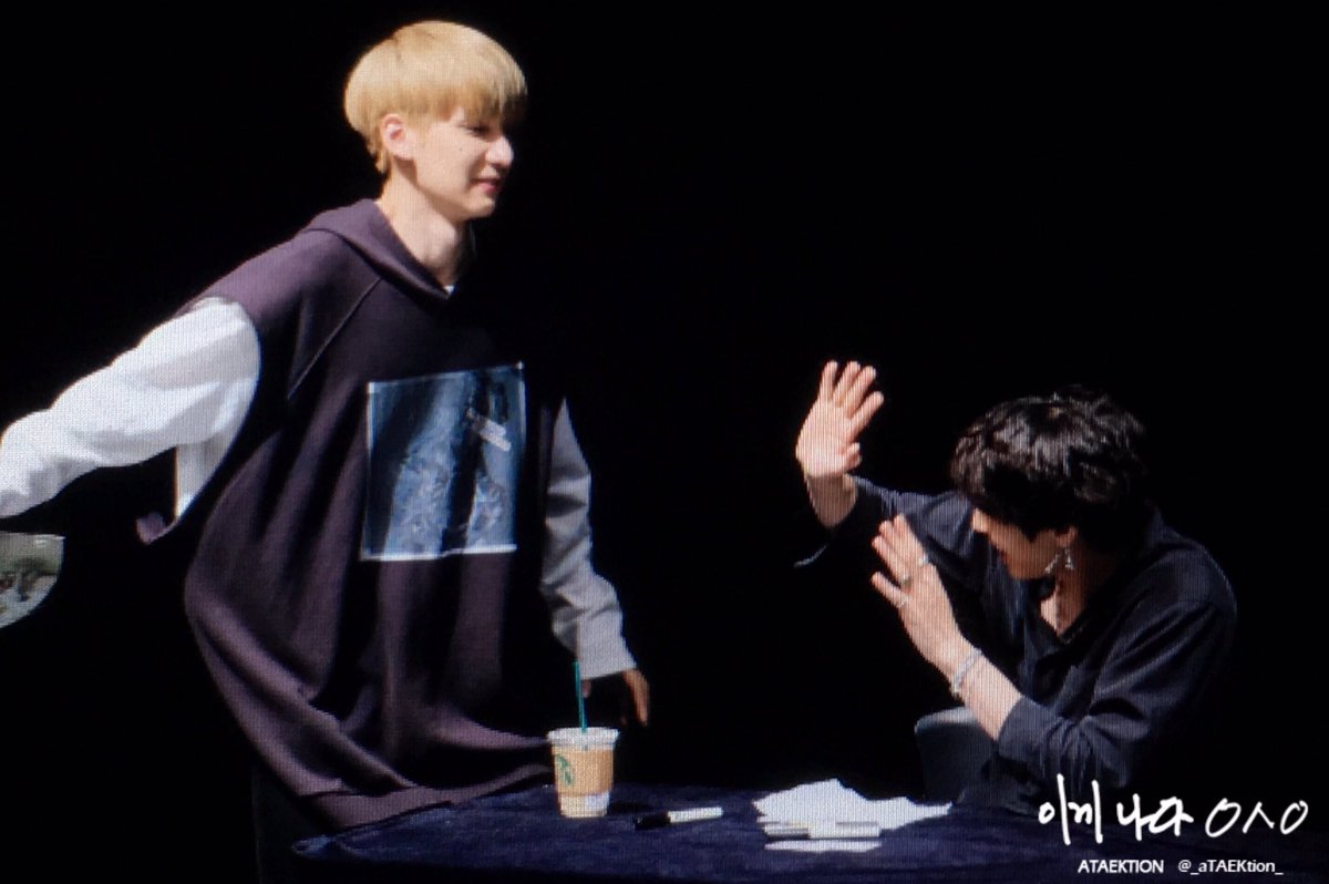 VixxWickedKitty's tweet photo. 🤣🤣🤣🤣🤣🤣 Times flies by so fast! *cr on pic*  #VIXX_5th_Anniversary #VIXX0524 @HSangHyuk @JUNGTW_LEO https://t.co/IpeTjTGDd8