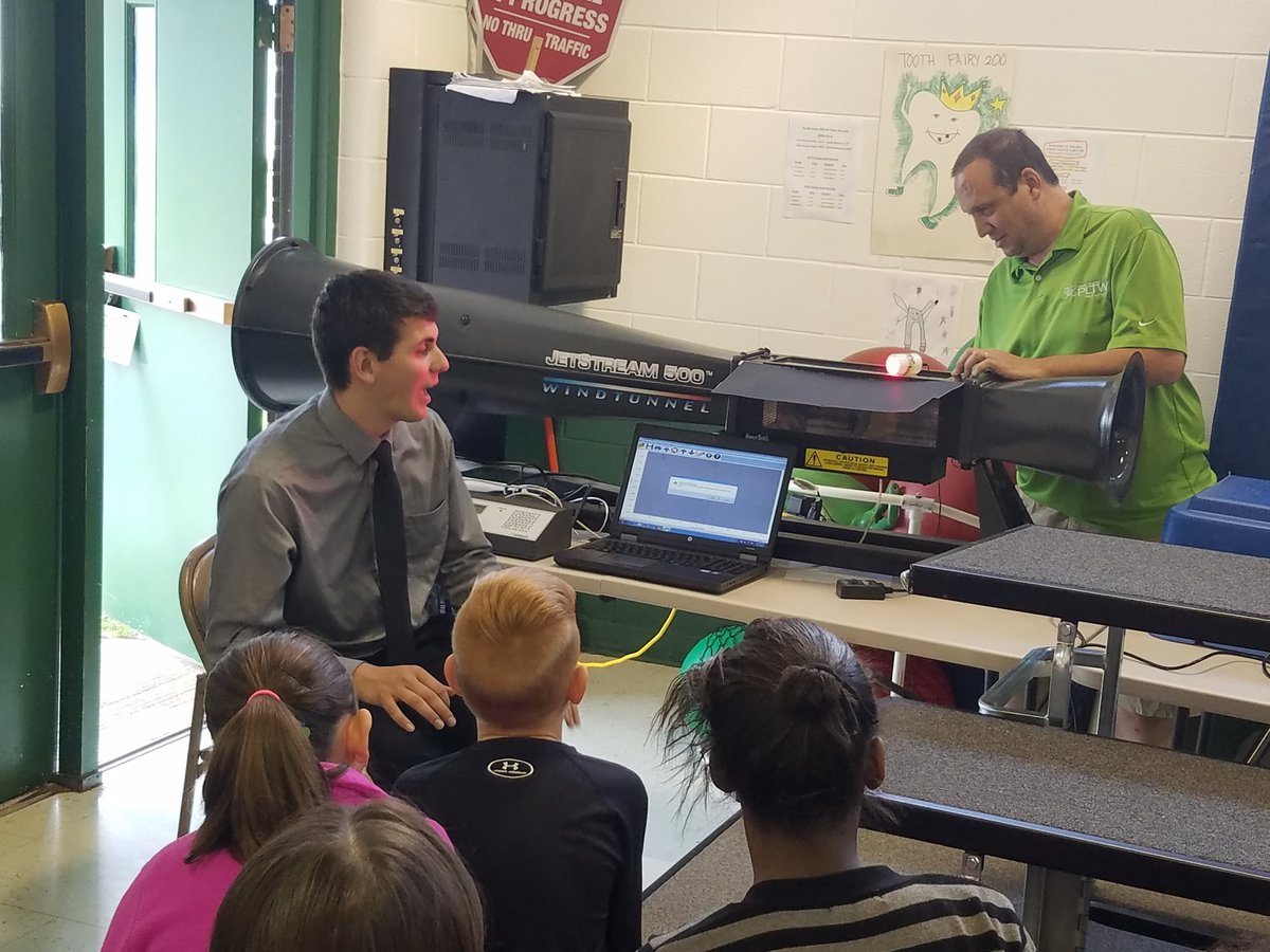 GBRschools's tweet photo. Science, Technology, Engineering &amp; Math come to life when GEHS STEM students share their knowledge &amp; excitement 4 learning w/WSSE students! https://t.co/aX922xjsUD