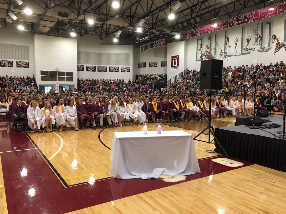 JohnPhilo52's tweet photo. @grandvillehs Senior Assembly. Class of 2017...class is dismissed. #grandvillepride #grit #resilience Enjoy the Senior Walk #proudprincipal https://t.co/Ln102wIzIu