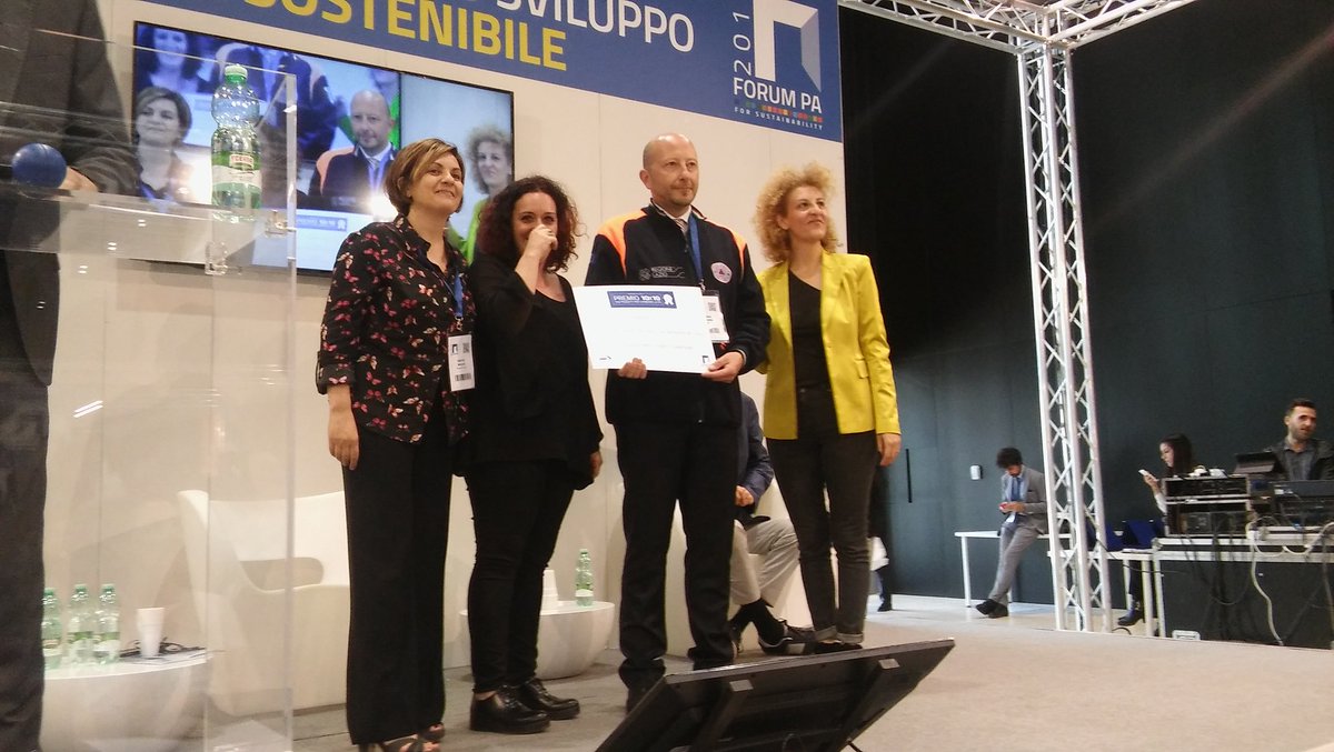 LAZIOcrea's tweet photo. A @RegioneLazio con @LAZIOcrea 4 riconoscimenti al premio #10x10 di #forumPA17 100 progetti x cambiare la #pa @nzingaretti @antonellagiulia https://t.co/YkwlcOHykX