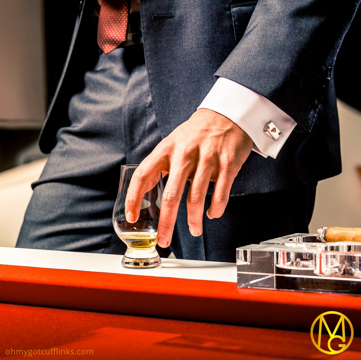 ohmygotcufflink's tweet image. Please zoom in on these beautiful #aceofhearts #luxurycufflinks #Mensfashion for those who want to play!