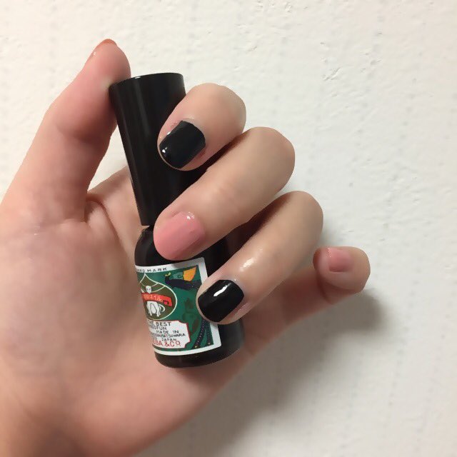 まりやま Di Twitter 胡粉ネイルの 漆黒 いい艶 いい発色 これはbaby Metalのライブ前にオススメして回りたいメタル感 すぐに乾くし お湯で落とせるから 男性でも塗りやすいですよ 奇遇にも同じお狐様同士だし 上羽絵惣 胡粉ネイル Babymetal