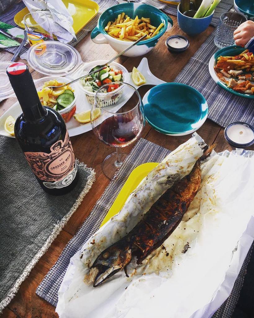 NeusiedlerSea's tweet photo. #steckerlfisch ππ·π₯ late lunch #atthelake #neusiedlersee #lakelife #bankholiday #fishonastick #mackerel #lunch #seβ¦ https://t.co/iuXaVXppU8 https://t.co/rYZcjxr6uV