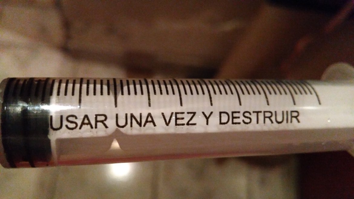 harryisak's tweet photo. Creo que soy una jeringa https://t.co/6cCKTFaNx7