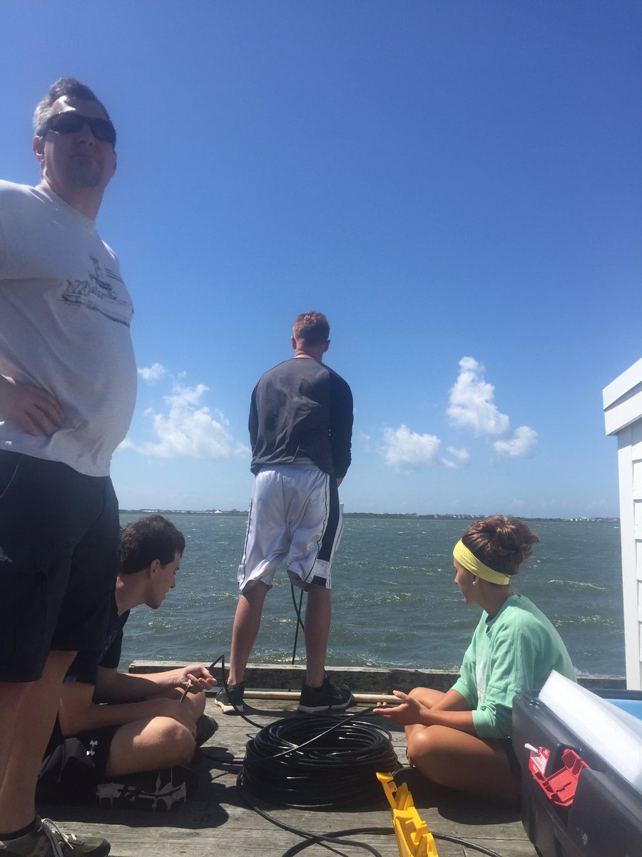 CassidyRing17's tweet photo. Spending this windy day learning about marine optics with @closburn #measfieldcourse https://t.co/G6CfXXdr1n