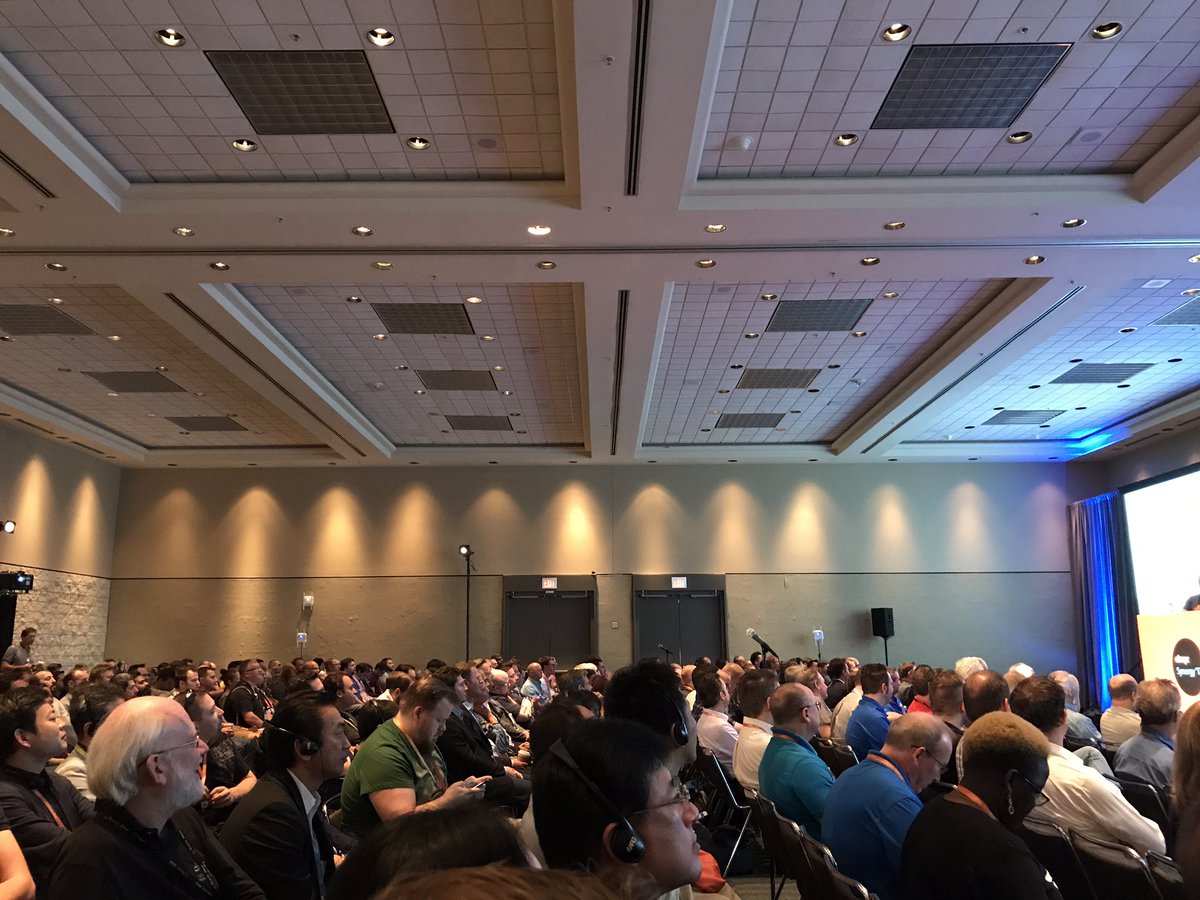 colttrickle's tweet photo. Full house at the End of Work As We Know It session with @reillyusa @JamesBulpin #CitrixSynergy #SYN132 https://t.co/Ngly3JqDVi