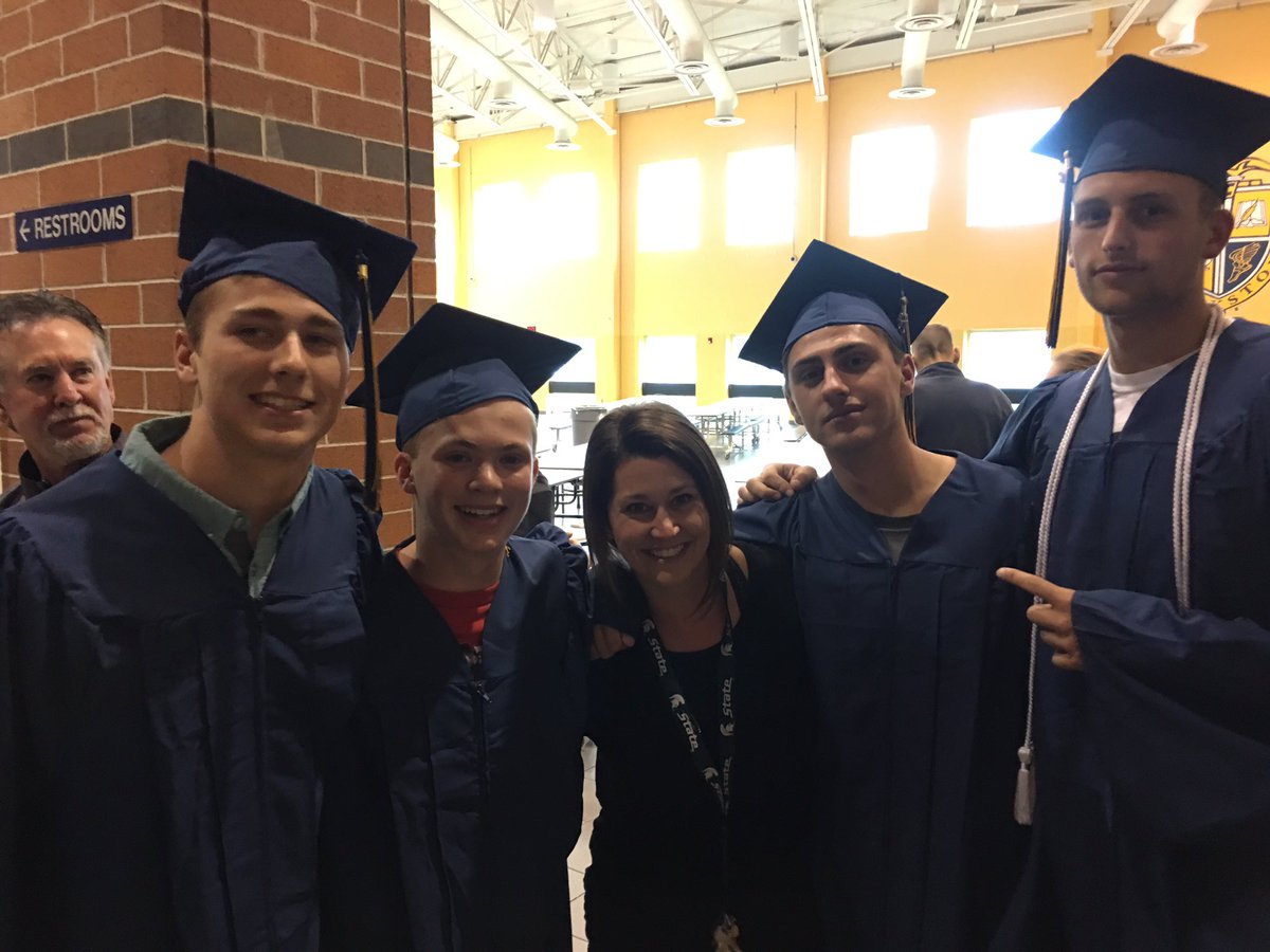 LambertGoWolves's tweet photo. Congratulations class of 2017! Best of luck! @DylanAlderson @g_babezz @QuinnDobs @connnnnnnnnnnn_ https://t.co/e1tAf7ahA8