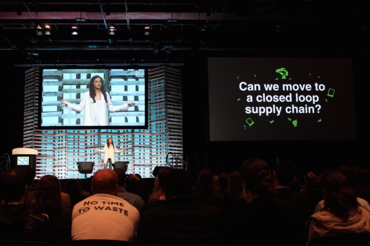 javieriturralde's tweet photo. "Can we move to a #ClosedLoop #SupplyChain? -@Apple #SB17Detroit #GoodLife17 https://t.co/xPIlWD8Bw6