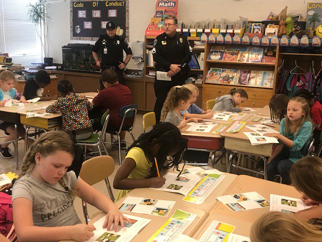 Inspired_Bailey's tweet photo. Thank you, @EdenPD for visiting our first graders and making connections with them! #positivereleationships #DraperRocks https://t.co/qdFHs7qWNk
