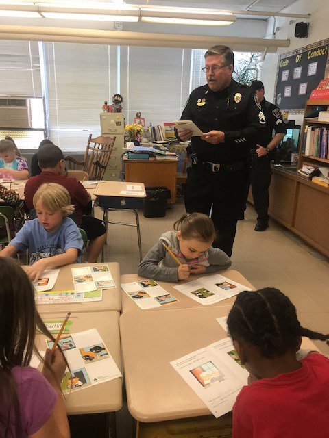 Inspired_Bailey's tweet photo. Thank you, @EdenPD for visiting our first graders and making connections with them! #positivereleationships #DraperRocks https://t.co/qdFHs7qWNk