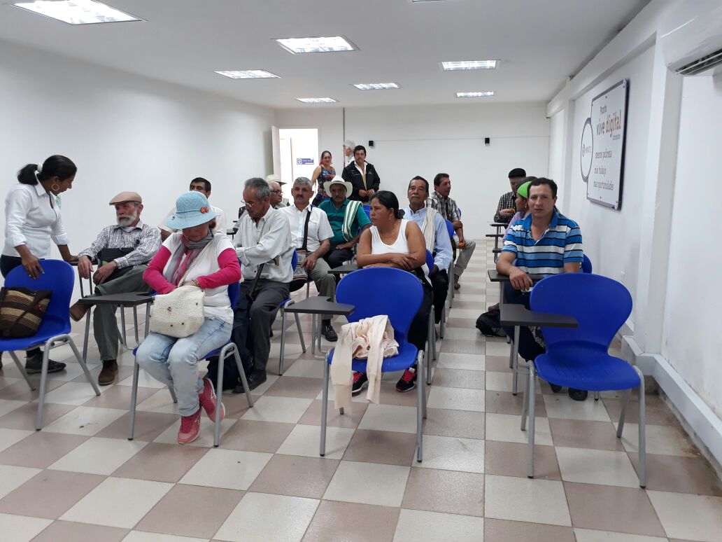 CEMAlfonsoCano's tweet photo. #AhoraFARC | Inicia reunión con las autoridades ambientales de Tolima y Cundinamarca para la socialización del... https://t.co/nWhJamlO0d https://t.co/54JzNlSNfd