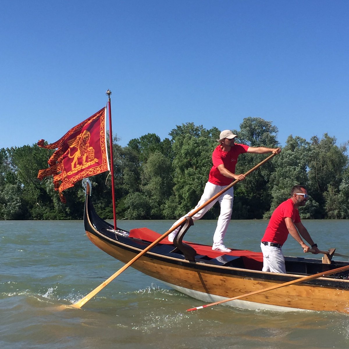 adayinrome's tweet photo. Veloci ed eleganti con la bandiera della Serenissima nel Delta del Po 👏🏻👏🏻 #LoVeGenerali @GeneraliItalia 😍 https://t.co/RyAPyM5Tds