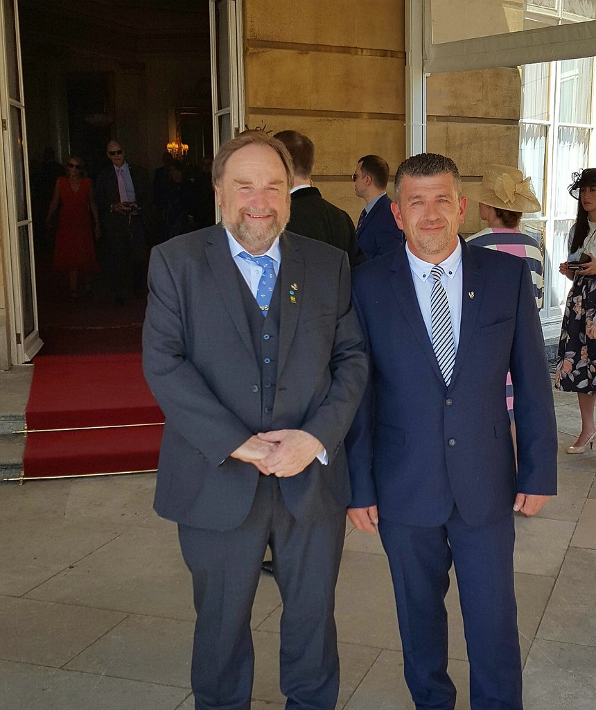 markcurryGC's tweet image. .@GroundControlGC @GC_People_ both Neil and I just about to enter the finally groomed gardens at the palace for ROSPA royal garden party