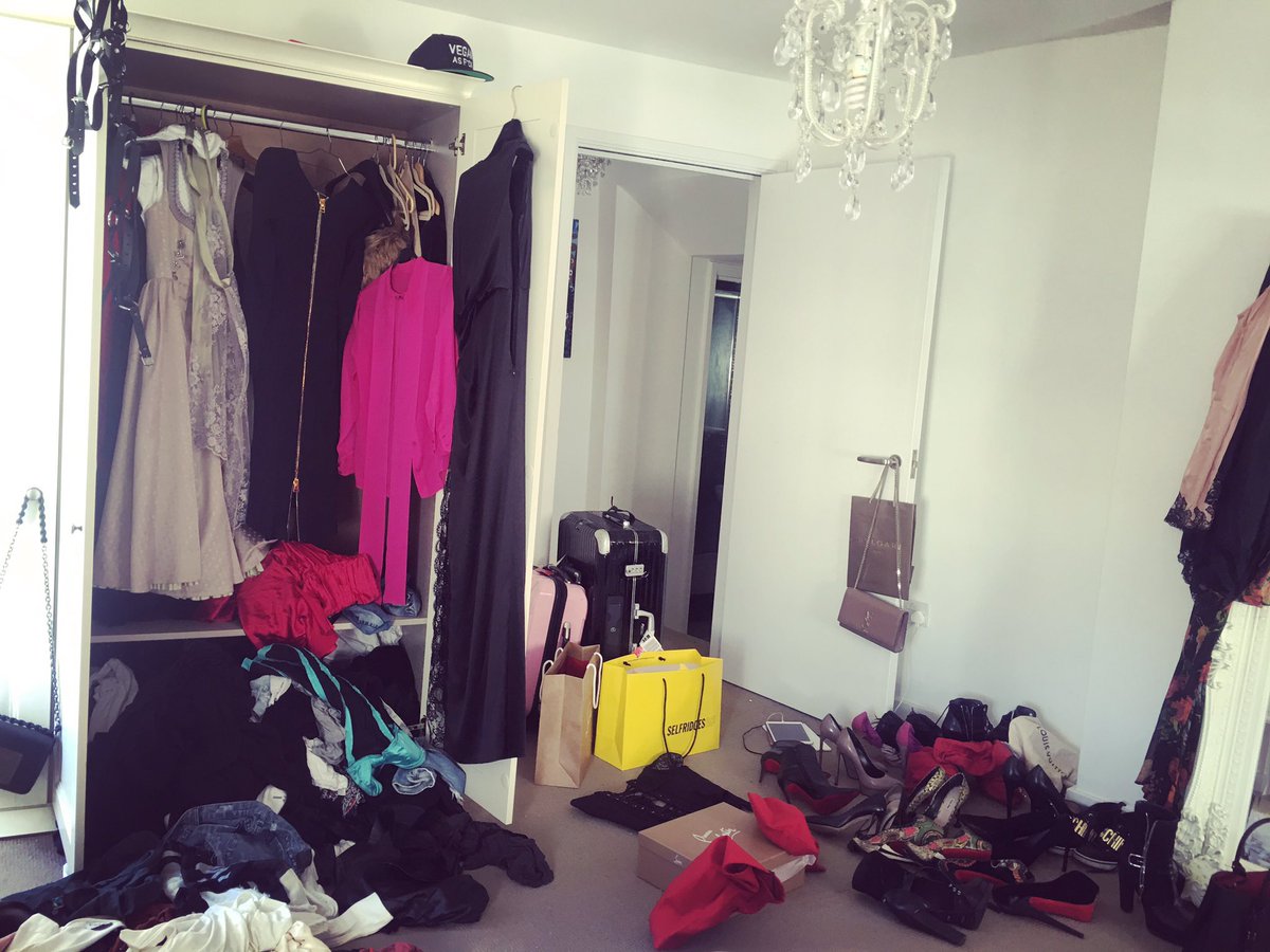 ValerieFoxxx's tweet photo. When you attempt to reorganise your wardrobe and lose the will to live in the process...😭😭😭 https://t.co/Frr8ebDBbp