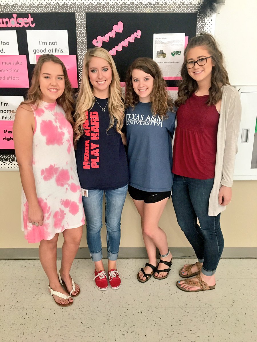 jess_ciesla's tweet photo. Man, am I going to miss walking into Mrs. Wardlows class every morning and seeing her smiling face. Thanks for being an amazing teacher!💓 https://t.co/YMIXkgrkHt