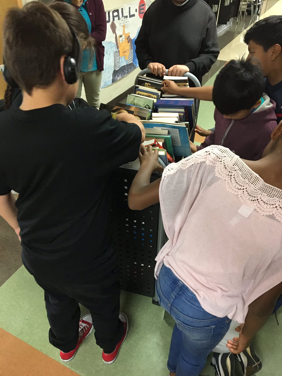 MadisonMiddleLibrary tweet media