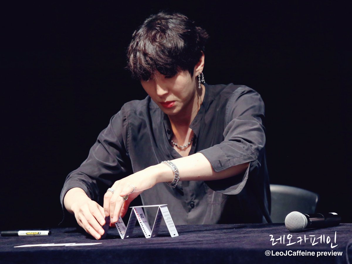 LeoJCaffeine's tweet photo. [preview]170525 영등포 팬싸 (@JUNGTW_LEO ) #도원경 #桃源境 #VIXX #빅스 #택운 #레오 🤣🤣🤣 https://t.co/IqVp23MgTd