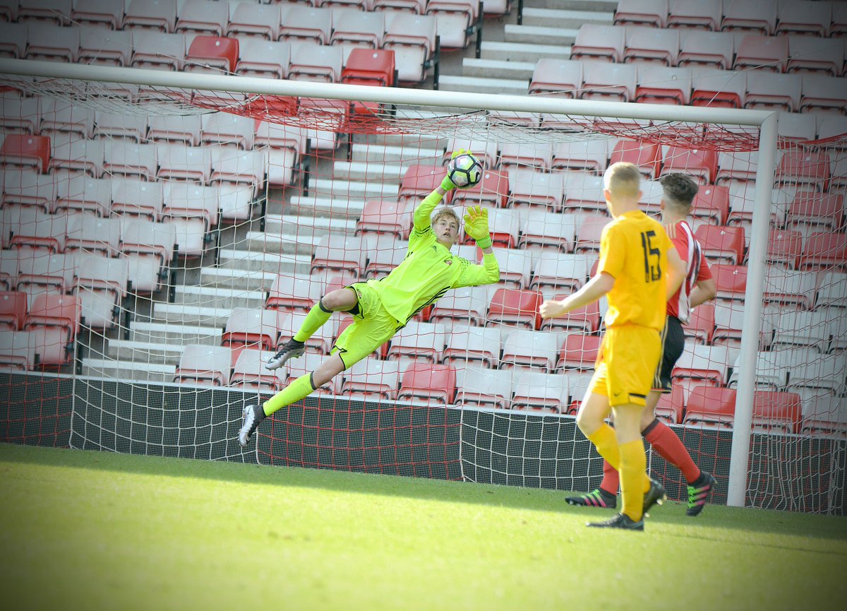 FoLScholars's tweet photo. 📸 VIEW images from an amazing @NFYLU19 Trophy Final at the @StadiumofLight yesterday! #NFYLTrophy #HawaytheScholars

https://t.co/netZfCg4td https://t.co/VpGoNrnsqZ