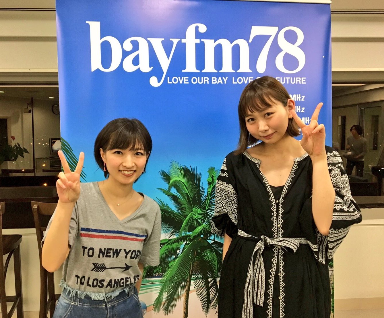 星野みちる Pa Twitter 今日はbayfmにゲストとして出演させていただきました ｏ ネオストリームナイト Dj小口桃百花さんとっても可愛かったぁ O O オンエアは6月11日深夜だよ みんな聴いてね 久々に楢戸さんにも会えたのでみんなでパシャ O