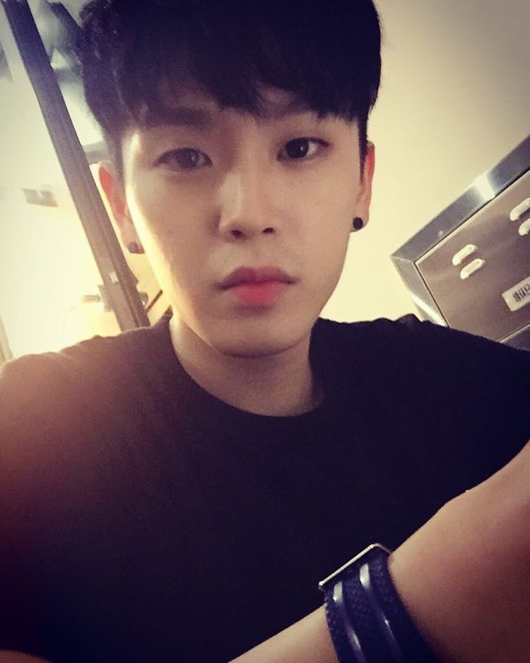 SouthClub_Band's tweet photo. [GET_KU] 170526

Kunku shared a selfie

#LookingSerious #ButStillLookingYoungerThanRealAge #SeriousKu #WhatAreYouThinkingAbout? #SouthClub https://t.co/fGDK7ukyWz