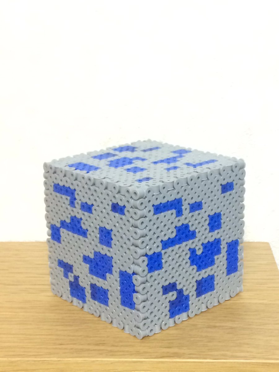 Sappoi さっぽい 立体アイロンビーズ 今日もマリカしながらアイロンビーズで作りました Minecraftのケーキと ラピスラズリ鉱石です アイロンビーズ Minecraft パーラービーズ