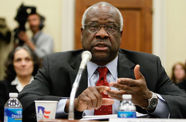 21progress's tweet image. Clarence Thomas Joins SCOTUS Libs, Strikes Down Racist Gerrymandering via @Colorlines buff.ly/2rYfB5t #votingrights #civilrights