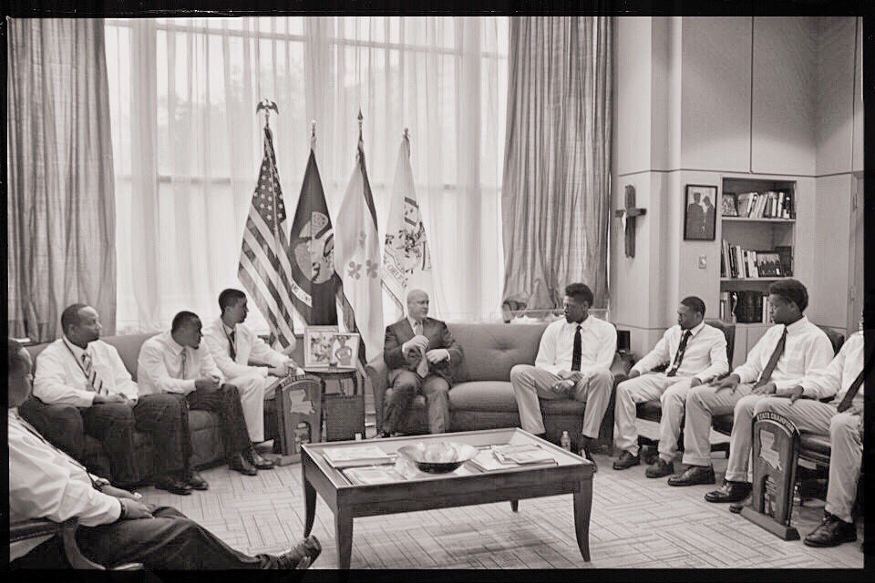 #TBT
April 2015: LW boys basketball team met w/ <a href="/MayorLandrieu/">Mitch Landrieu</a> about their 2nd state championship win!

*2017: They became 3x state champs!