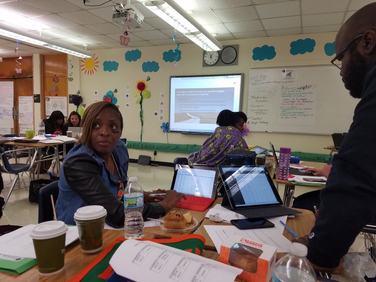 TeresaMMajor's tweet photo. Calculating school grades!
In room 212 - team A1
#TeamLaVonia 
#seasonofleadership https://t.co/BANnzinTZo