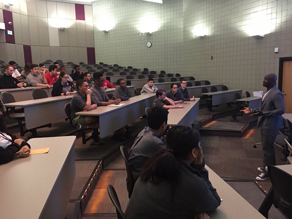 JMWdigitalmedia's tweet photo. ESPN Producer, entrepreneur and correspondent Stevland Wilson came by on Friday to talk to Digital Media students! @SLandWil https://t.co/mDmDafSuE3
