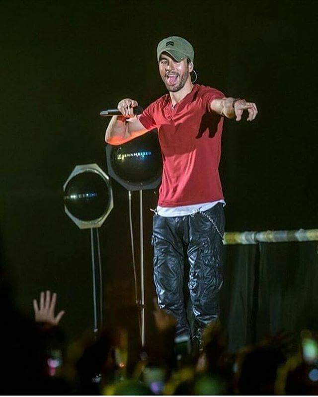 @Fansdelaradio <a href="/GannyMartin/">Ganny Martín</a> @CarlosJRubiofm <a href="/enriqueiglesias/">Enrique Iglesias</a> Hello dear friends 😘❤ listen to Best radio fanatica and Enrique's 24 h 🎧🎶💃❤
