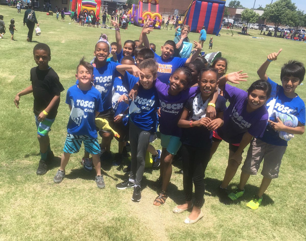 AngelWiersema's tweet photo. Thanks @thecoachdflores for such a successful play day. The kids had a blast!! https://t.co/BiO9SAUoiU