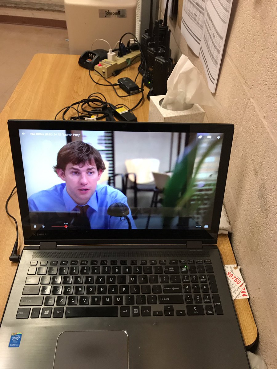 K_Rob2011's tweet photo. Sometimes my job is to just sit here and watch the office #valetlife https://t.co/GxEKDfRs38