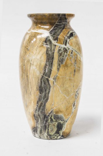 tchstonegallery's tweet photo. This amazing lip peacock marble vase is on display right now at our Sedona, and Taos locations! 
$94
https://t.co/snyLbwgAJp… https://t.co/qIrPxy97B8
