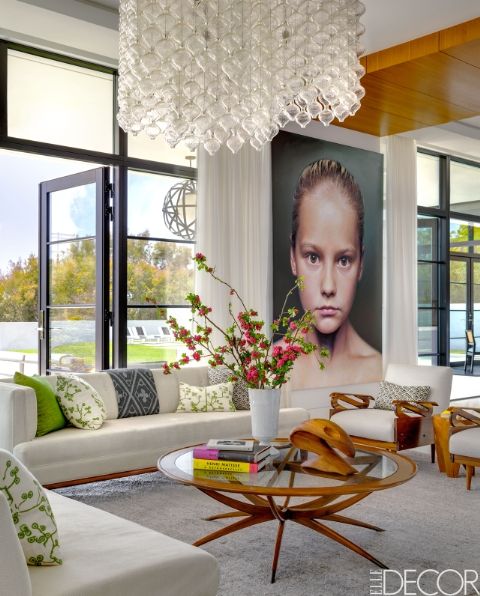 Love the OVERsized art that really draws you into this space by Alison Palevsky <a href="/elledecor/">ELLE Decor</a>
#art #wowfactor #livingroom