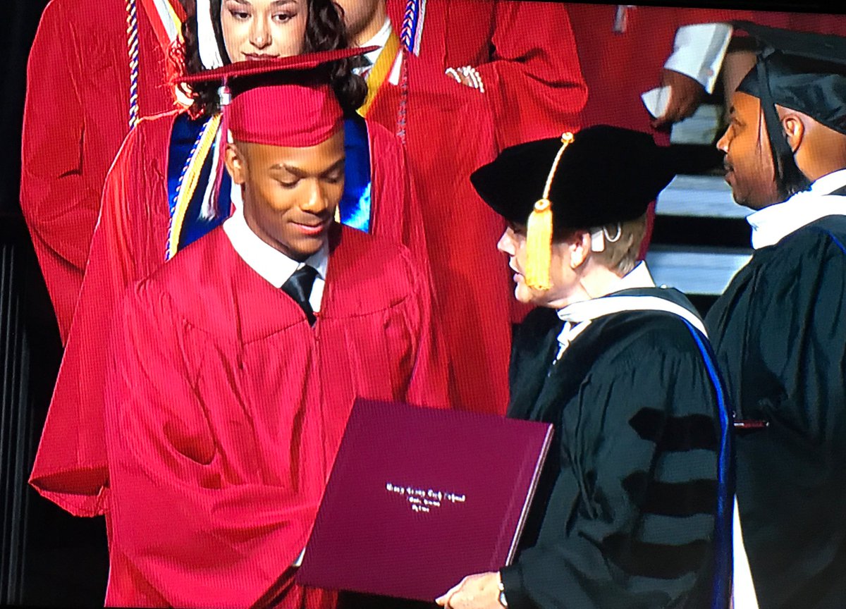 apsupdate's tweet photo. @APSGradyKnights Caylin Newton already started his college career @HowardU this spring! 🎉 #APSGrad17🎓 https://t.co/sgH4RUsEvm