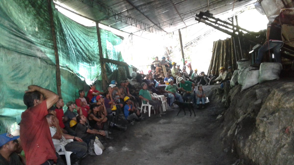 JUANFLOAIZA's tweet photo. SENA CFMA generando cultura de.Seguridad minera en Amaga. En  Mina la Mariana:curso de reglamento de seguridad minera Dec.1886. https://t.co/2nTOlJRchd